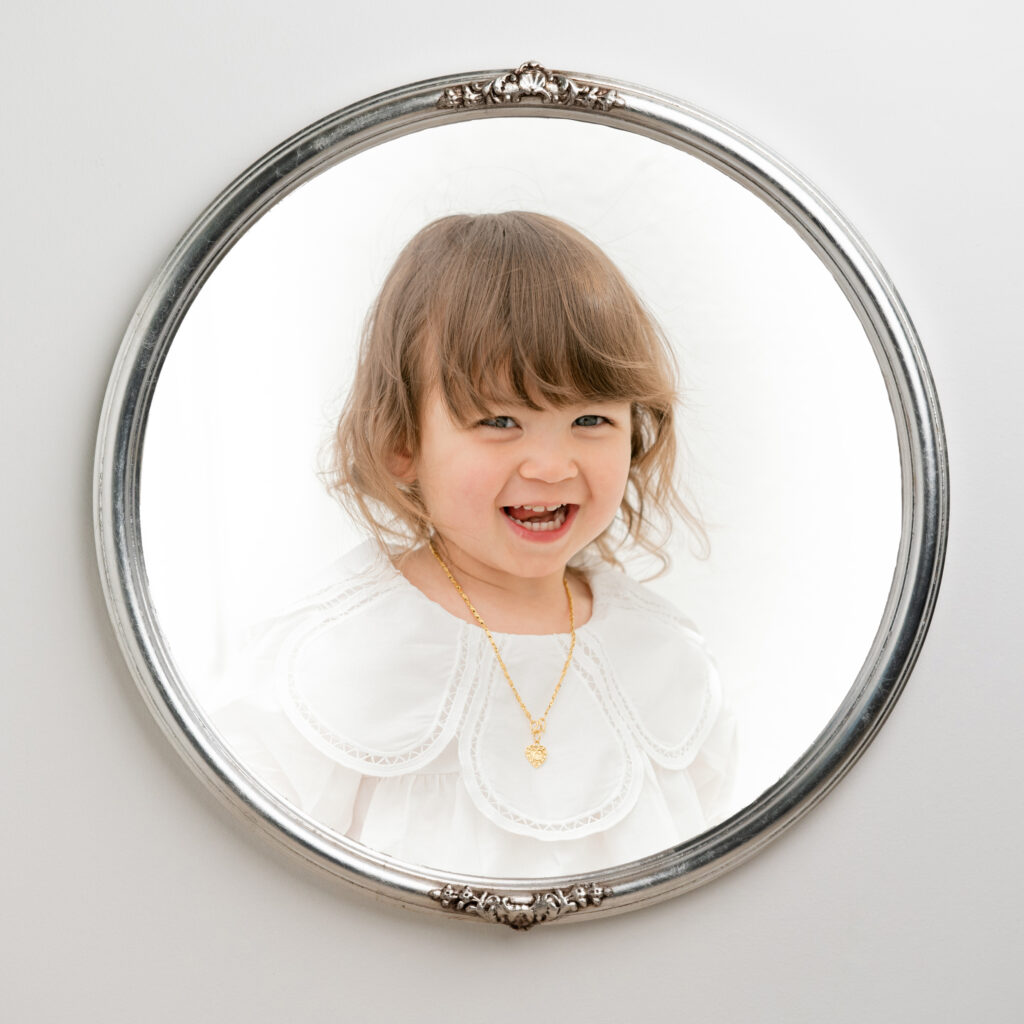 Heirloom Portrait Circular Silver Leaf Frame No Mat