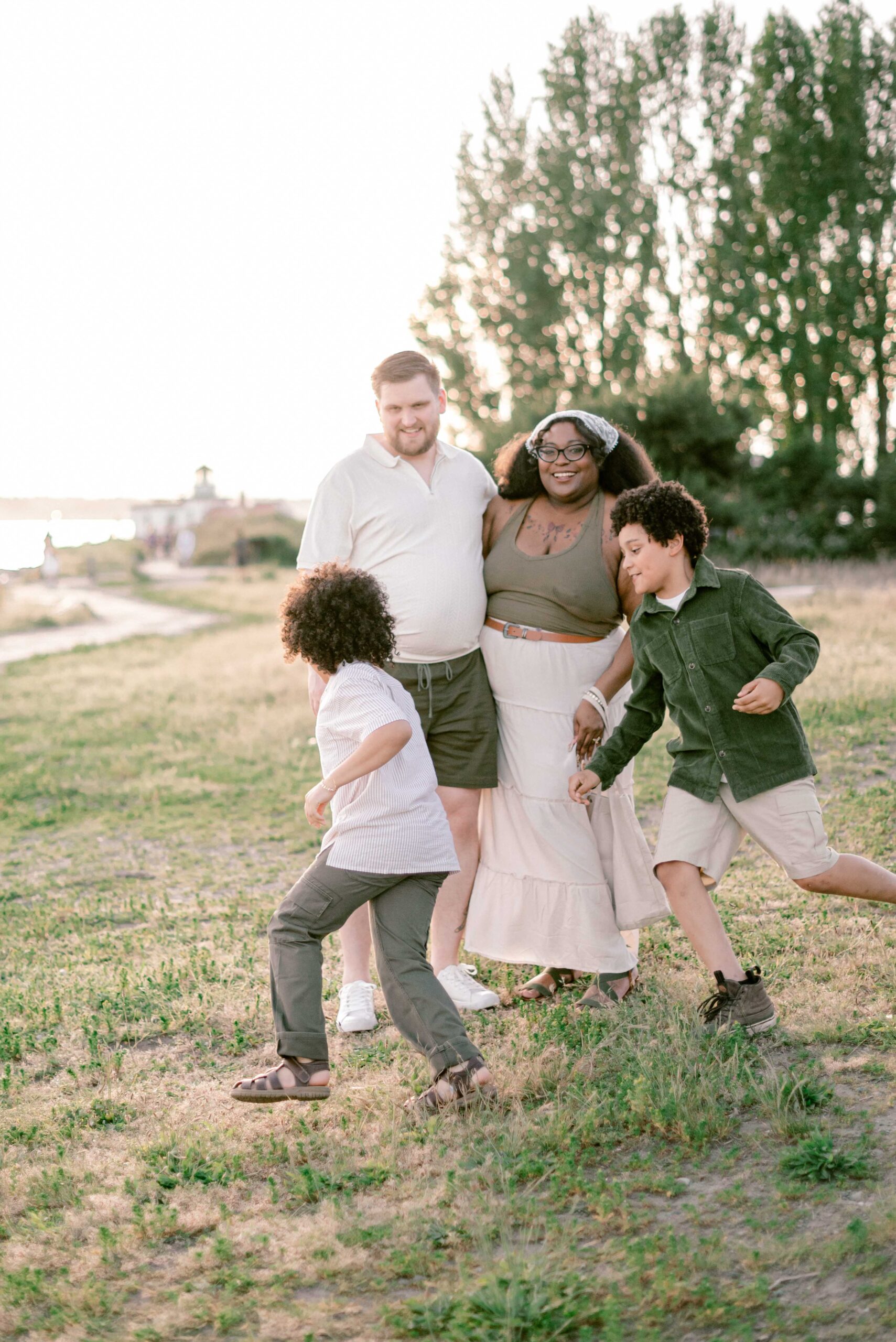 family photoshoot at Discovery Park lighthouse